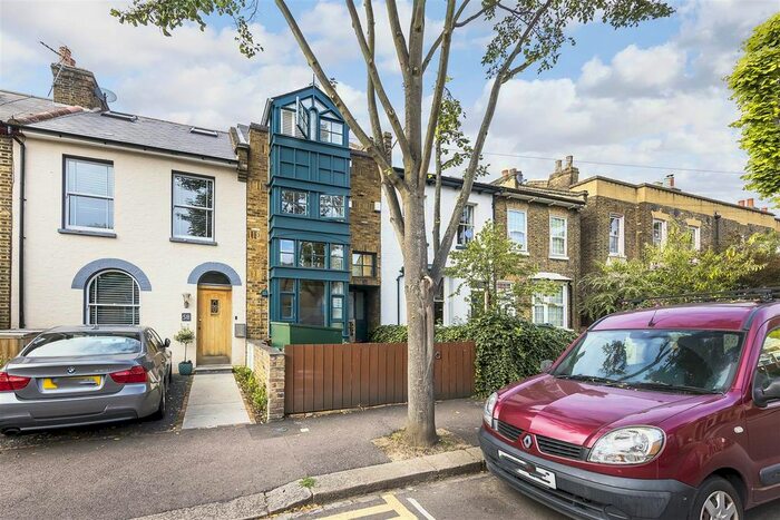 3 Bedroom Terraced House To Rent In Grosvenor Park Road, Walthamstow, London, E17