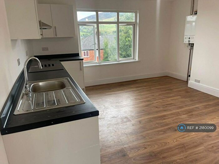 3 Bedroom Flat To Rent In Brushes Road, Stalybridge, SK15