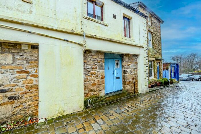 2 Bedroom Cottage For Sale In Victoria Street, Settle, North Yorkshire, BD24