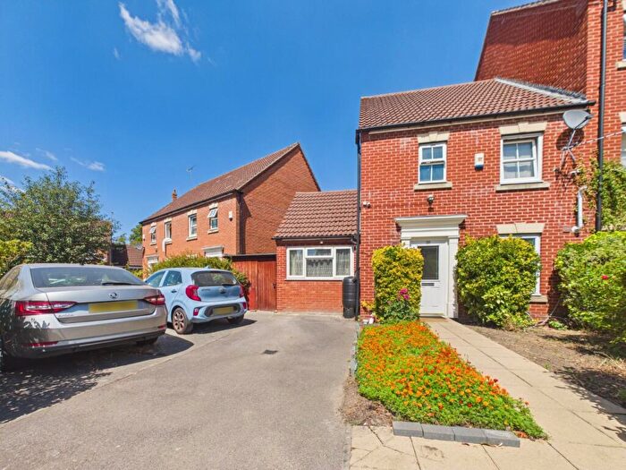 4 Bedroom End Of Terrace House For Sale In Olivia Drive, Langley, Berkshire, SL3