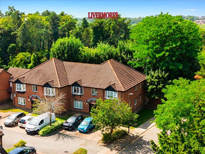 2 Bedroom Flat For Sale In Heathlee Road, Crayford, DA1