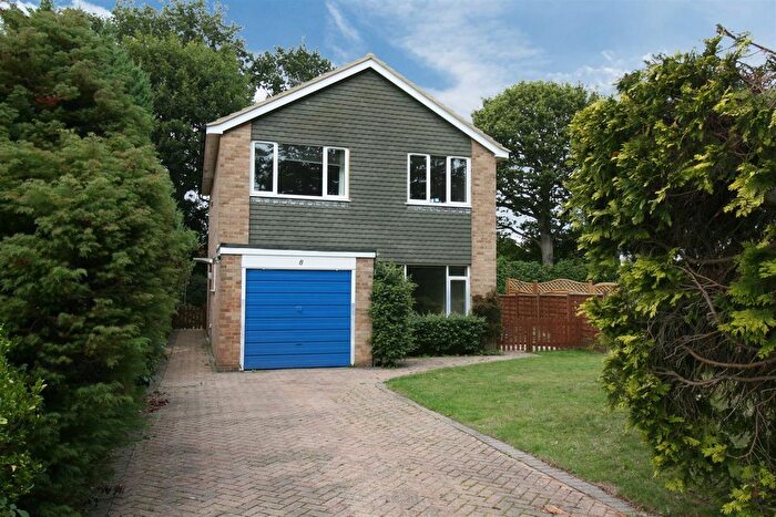 4 Bedroom Detached House To Rent In Orchard Gardens, Cranleigh, Surrey, GU6