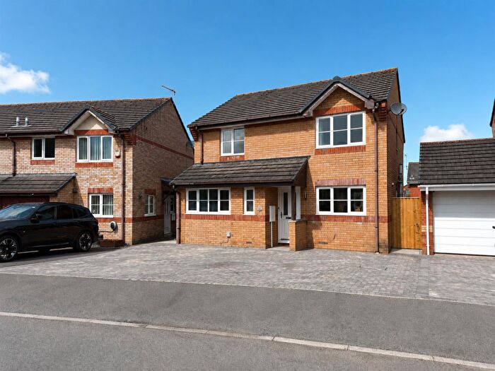 4 Bedroom Detached House For Sale In Higher Westlake Road, Roundswell, Barnstaple, EX31