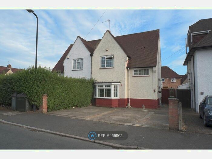 3 Bedroom Semi-Detached House To Rent In Marina Way, Slough, SL1