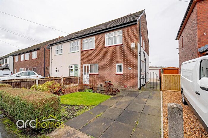 3 Bedroom Semi Detached House For Sale In Lovers Lane, Atherton, Manchester, M46