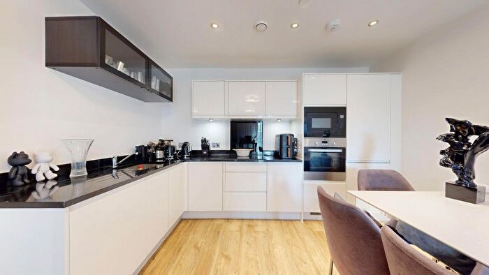 1 Bedroom Flat To Rent In Lakeside Drive, London, NW10