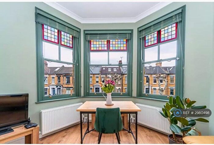 2 Bedroom Flat To Rent In Clapton, London, E5