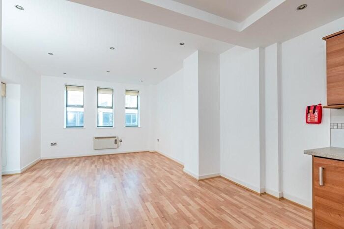 3 Bedroom Flat To Rent In Fieldgate Street, London, E1