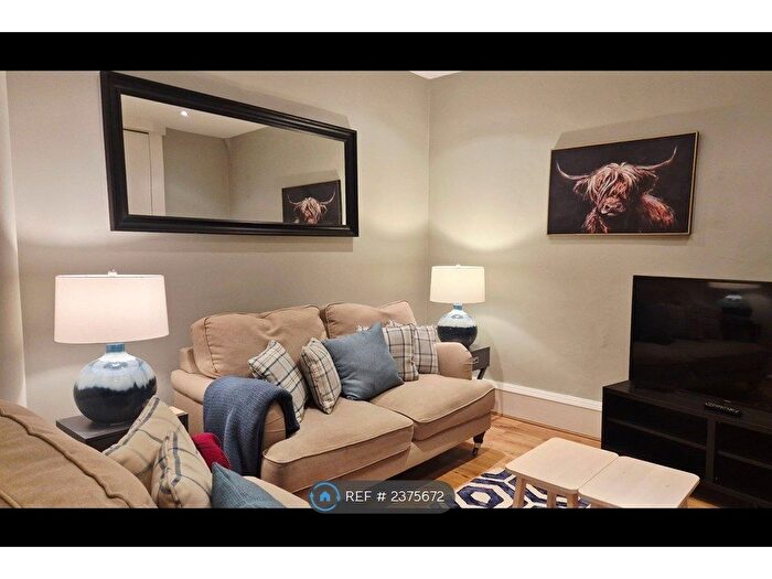 1 Bedroom Flat To Rent In Parliament Square, Edinburgh, EH1