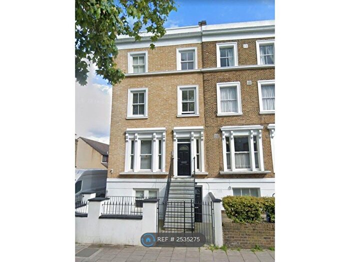 3 Bedroom Flat To Rent In Nunhead Green, London, SE15