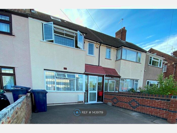 3 Bedroom Terraced House To Rent In Bankside, Southall, UB1