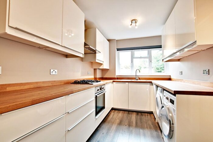 2 Bedroom Flat To Rent In Copers Cope Road, Beckenham, BR3