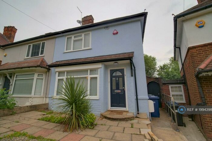 2 Bedroom Semi-Detached House To Rent In Salcombe Gardens, London, NW7