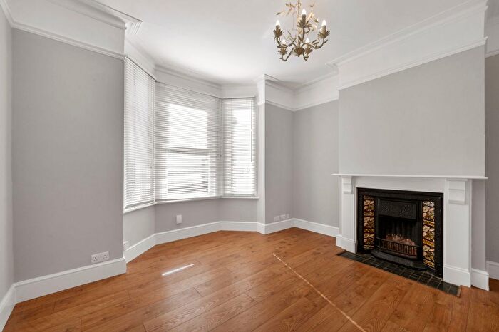 1 Bedroom Flat For Sale In Kingston Road, Raynes Park, SW20