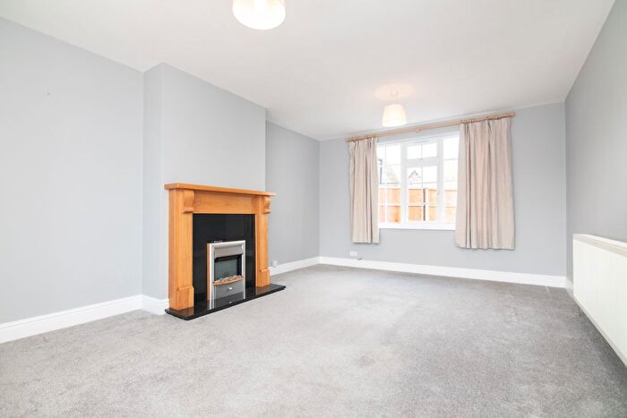 3 Bedroom Semi Detached House To Rent In Selly Oak Road, Birmingham, B30