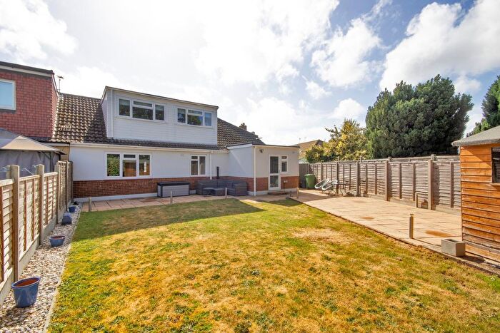 4 Bedroom Semi-detached Bungalow For Sale In Green Way, Hartley, Longfield, Kent, DA3