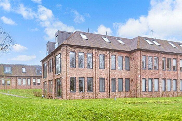 1 Bedroom Flat For Sale In North Ash Road, New Ash Green, Longfield, Kent, DA3