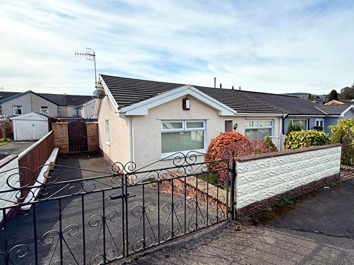 3 Bedroom Semi Detached Bungalow For Sale In Ash Grove, Trecynon, Aberdare, Rhondda Cynon Taf, CF44