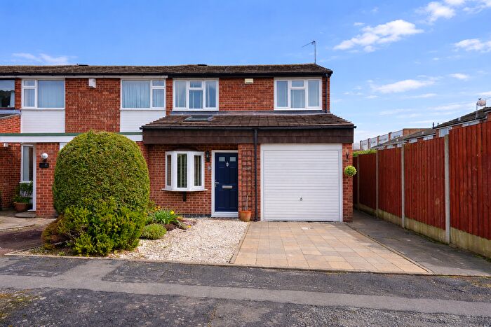 3 Bedroom Town House For Sale In Nevanthon Road, Leicester, Leicestershire, LE3