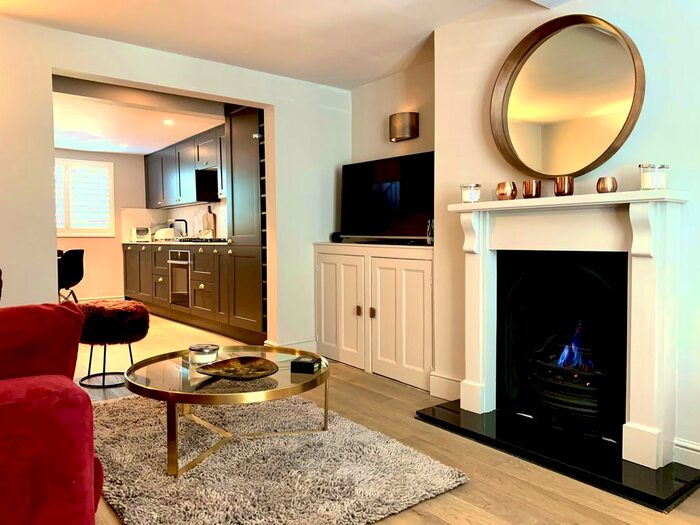 3 Bedroom Terraced House To Rent In Southampton Road, Lymington, SO41