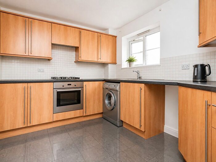 2 Bedroom Flat For Sale In Brades Rise, Oldbury, West Midlands, B69