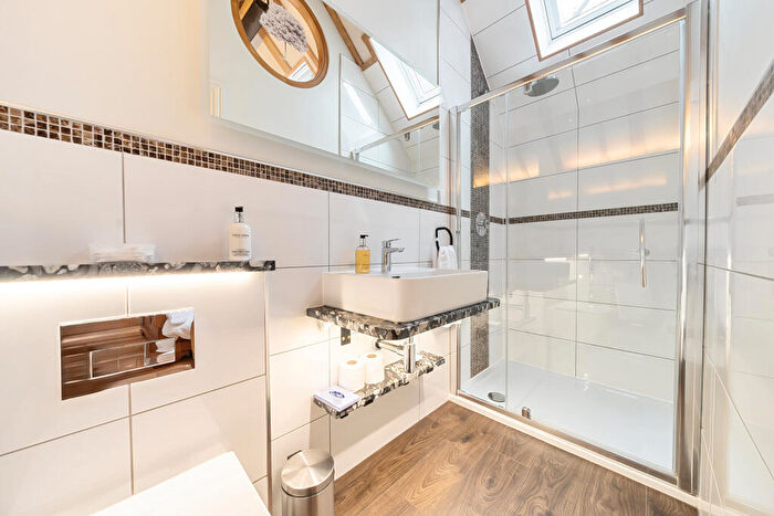 1 Bedroom Maisonette To Rent In Kerves Lane, Horsham, RH13