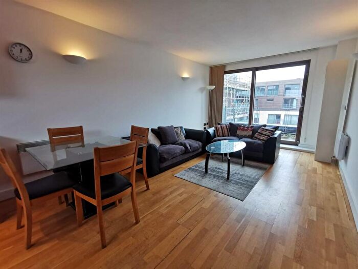 2 Bedroom Apartment To Rent In Advent /, Isaac Way, Ancoats, M4