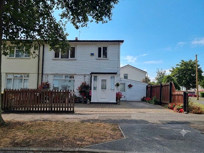 2 Bedroom End Of Terrace House For Sale In Holm Garth Drive, Hull, HU8