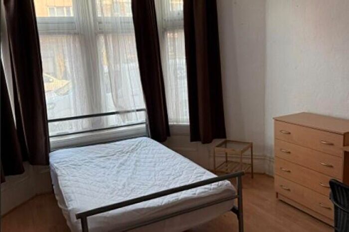 2 Bedroom Flat To Rent In Albany Road Cardiff, CF24