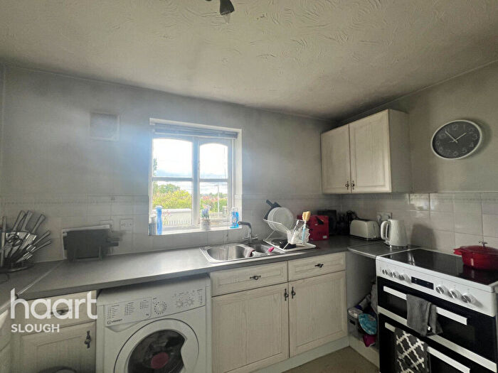 2 Bedroom Apartment For Sale In Coalmans Way, Slough, SL1