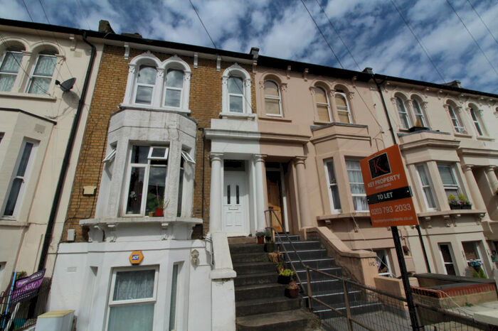 1 Bedroom Flat To Rent In Mosslea Road, Penge, SE20