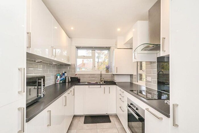 3 Bedroom Flat To Rent In Hurst Lane, Abbey Wood, SE2