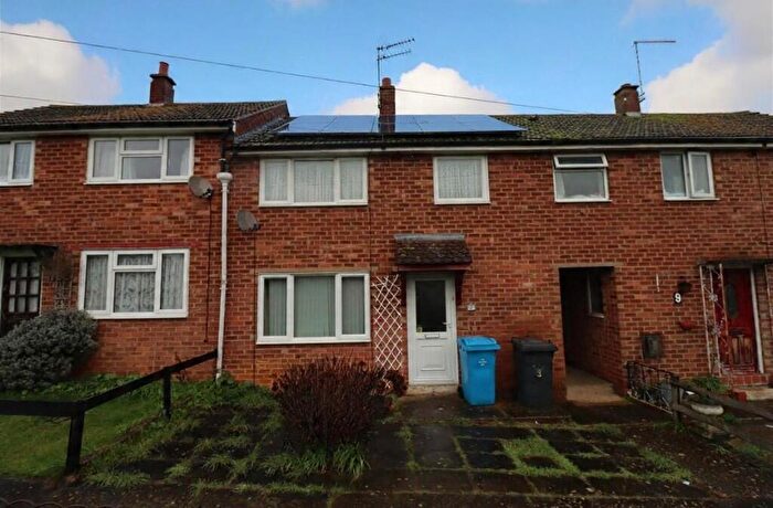 3 Bedroom Terraced House For Sale In Ruth Gardens, Kettering, Northamptonshire, NN16