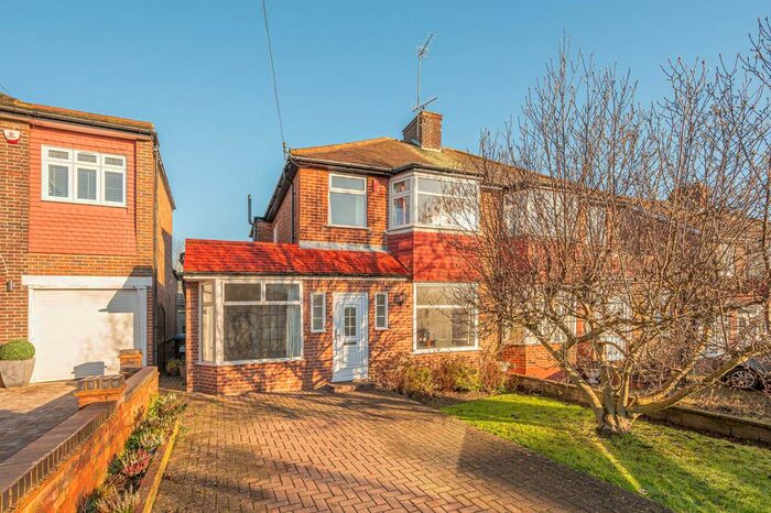 3 Bedroom Semi Detached House To Rent In Oakwood Park Road, Southgate, London, N14