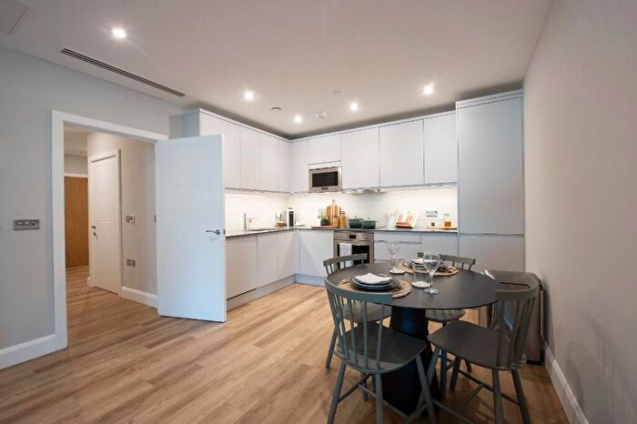 2 Bedroom Apartment To Rent In Moat Street, London, SW11