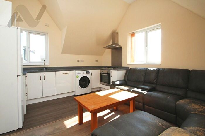 3 Bedroom Flat To Rent In Blackstock Road, London, N4