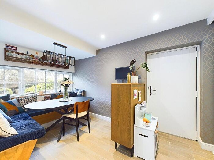 3 Bedroom Town House For Sale In Byron Mews, BD16