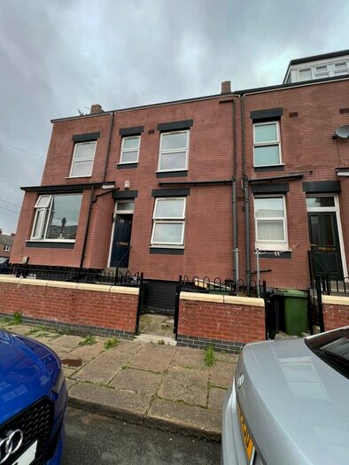 4 Bedroom Terraced House To Rent In Copperfield Grove, Leeds, West Yorkshire, LS9