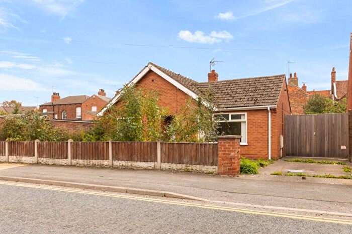 2 Bedroom Bungalow For Sale In Castledyke West, Barton Upon Humber, North Lincs, DN18