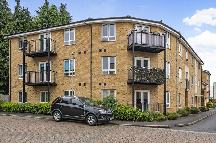 2 Bedroom Flat For Sale In The Roperies, High Wycombe, HP13