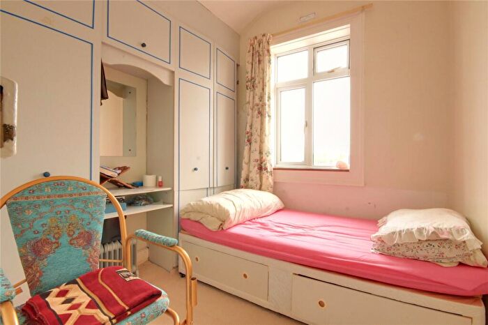 3 Bedroom End Of Terrace House For Sale In Holtwhites Hill, Enfield, EN2
