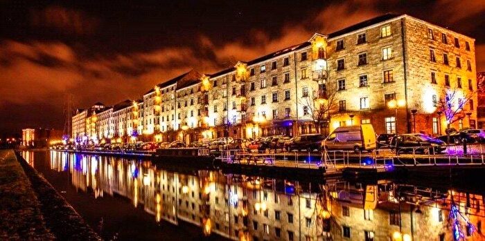 2 Bedroom Apartment To Rent In Speirs Wharf, Glasgow, G4