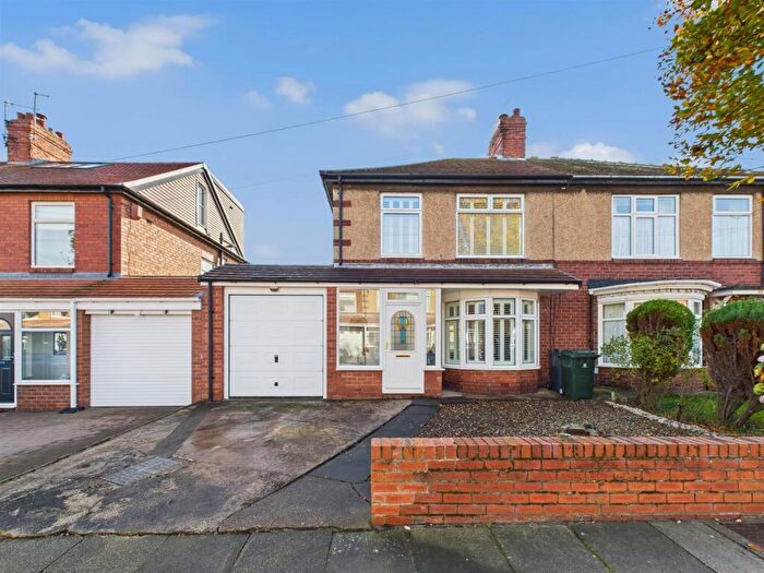 3 Bedroom Semi Detached House For Sale In Chollerford Avenue, Whitley Bay, NE25