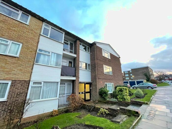 1 Bedroom Flat To Rent In Windsor Court, London, N14