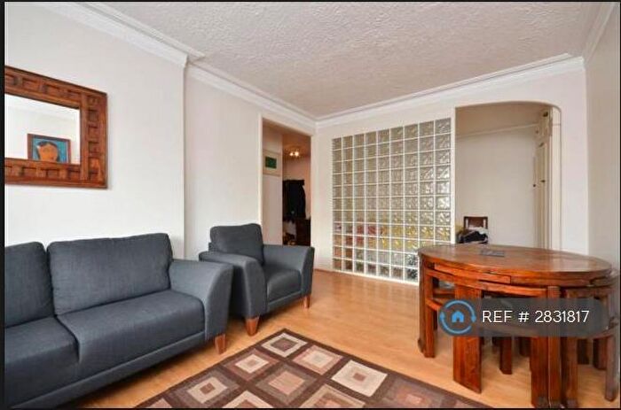 Studio To Rent In Acol Court, London, NW6