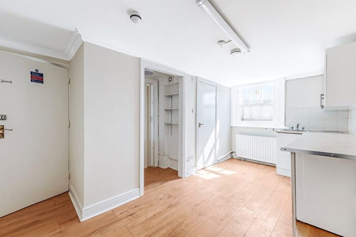 1 Bedroom Flat To Rent In West Cromwell, SW5