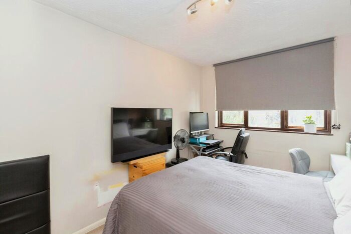 2 Bedroom Flat For Sale In Waterside Close, Barking, Essex, IG11