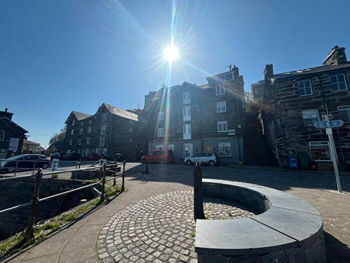 2 Bedroom Flat For Sale In Corn Hill, Porthmadog, LL49