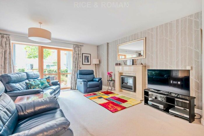 2 Bedroom Flat To Rent In Oatlands Drive, Weybridge, KT13