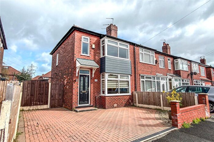 2 Bedroom Semi Detached House For Sale In Kirby Avenue, Chadderton, Oldham, Greater Manchester, OL9